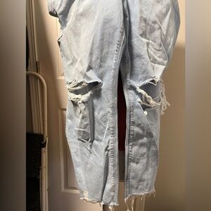 American Eagle Strigid Curvy Mom Jeans